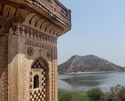 Maharani Kamlapati Samadhi Sthal 